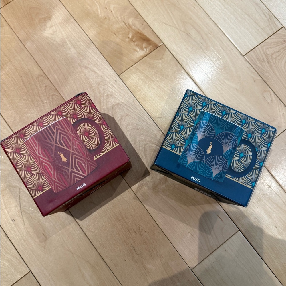 Elegant Red and Blue Mug Set